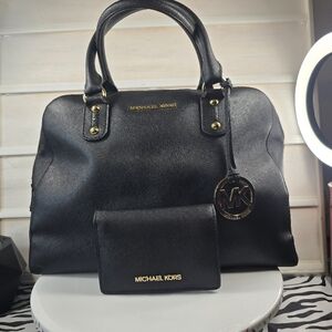 Black Michael Kors Jet Set handbag, lSaffiano leather & wallet set.